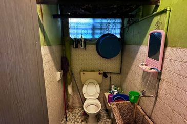 GROUNDFLOOR & NON BUMI LOT  Flat PKNS Ampang Jaya, Jalan 4M, Ampang For Sale!