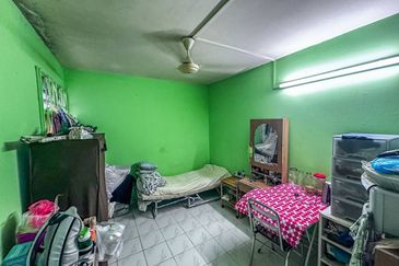 GROUNDFLOOR & NON BUMI LOT  Flat PKNS Ampang Jaya, Jalan 4M, Ampang For Sale!