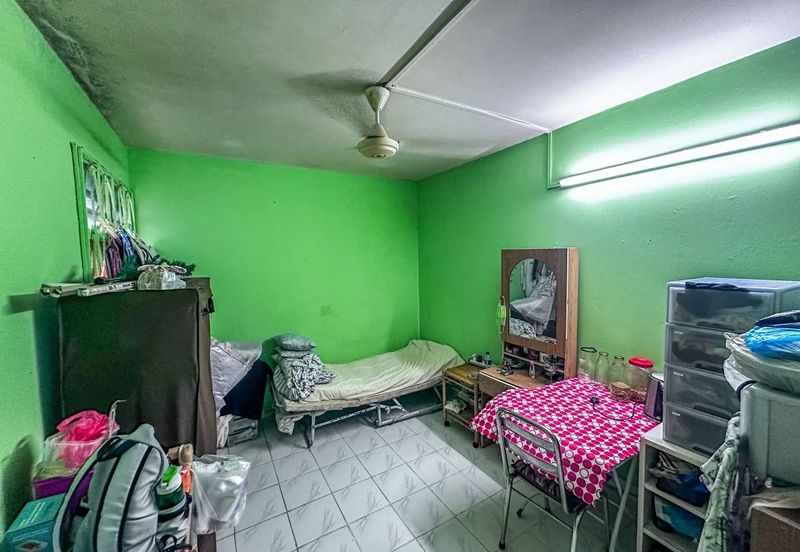 GROUNDFLOOR & NON BUMI LOT  Flat PKNS Ampang Jaya, Jalan 4M, Ampang For Sale!