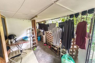 GROUNDFLOOR & NON BUMI LOT  Flat PKNS Ampang Jaya, Jalan 4M, Ampang For Sale!