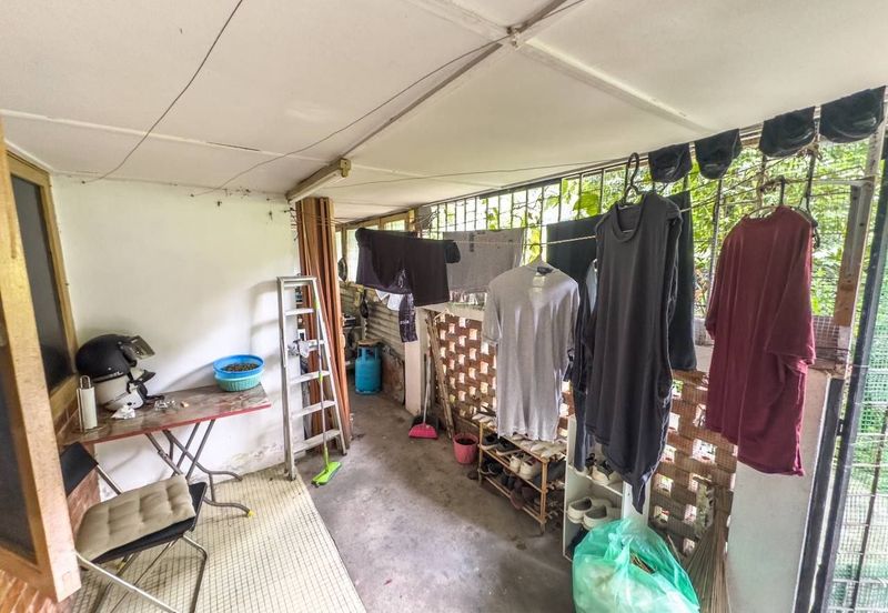 GROUNDFLOOR & NON BUMI LOT  Flat PKNS Ampang Jaya, Jalan 4M, Ampang For Sale!