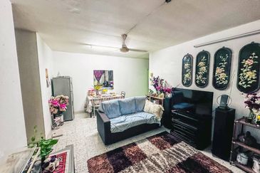 GROUNDFLOOR & NON BUMI LOT  Flat PKNS Ampang Jaya, Jalan 4M, Ampang For Sale!