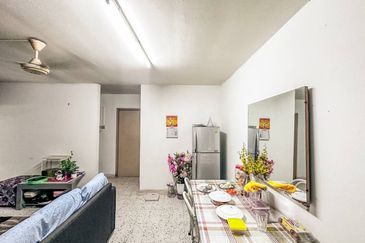 GROUNDFLOOR & NON BUMI LOT  Flat PKNS Ampang Jaya, Jalan 4M, Ampang For Sale!