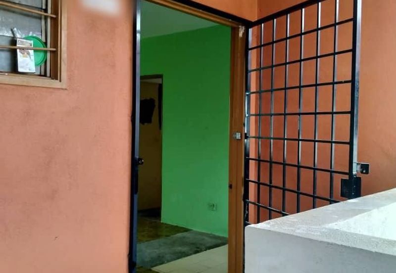 Johan Court Flat @ Alam Perdana