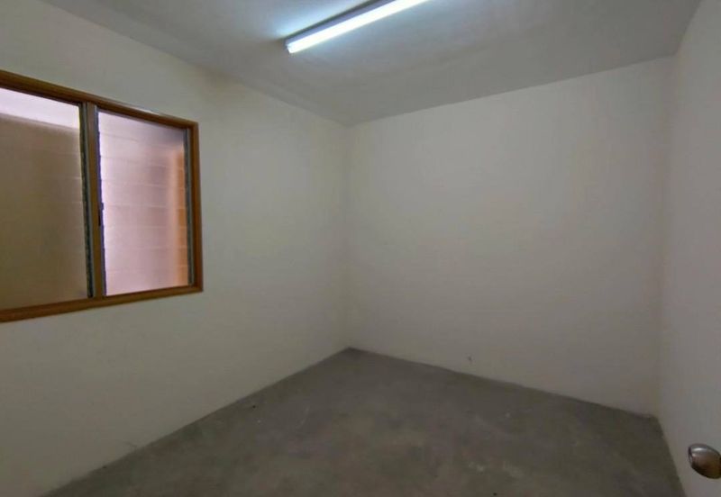 Johan Court Flat @ Alam Perdana