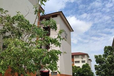 Johan Court Flat @ Alam Perdana