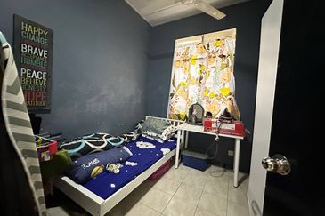 CHEAPEST! Partly renovated & partly furnished 1-Storey Terrace House SP1, Bandar Saujana Putra 