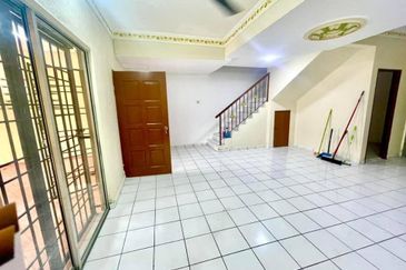 DOUBLE STOREY TERRACE HOUSE (OPEN TITLE) TAMAN BAHAU, BAHAU, N.SEMBILAN