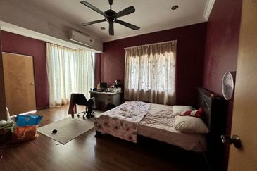 CORNER LOT Double Storey Semi-D Seksyen 9 Shah Alam