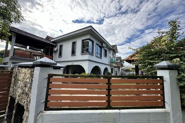 CORNER LOT Double Storey Semi-D Seksyen 9 Shah Alam