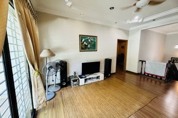 CORNER LOT Double Storey Semi-D Seksyen 9 Shah Alam