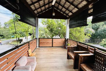 CORNER LOT Double Storey Semi-D Seksyen 9 Shah Alam