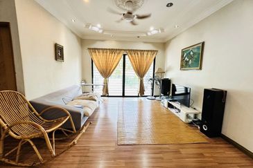 CORNER LOT Double Storey Semi-D Seksyen 9 Shah Alam