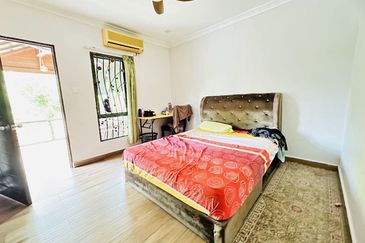 CORNER LOT Double Storey Semi-D Seksyen 9 Shah Alam