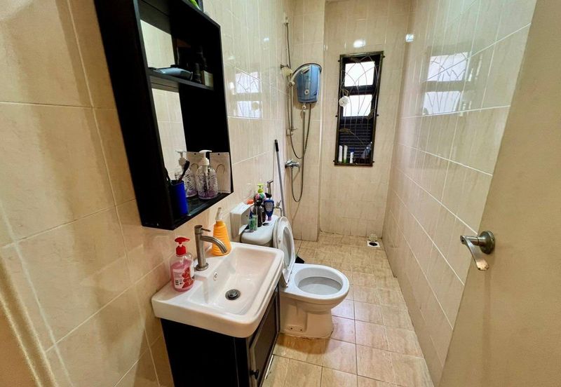 SPACIOUS ENDLOT & RENOVATED   Double Storey Superlink Jalan Jeriji, Bukit Jelutong For Sale!