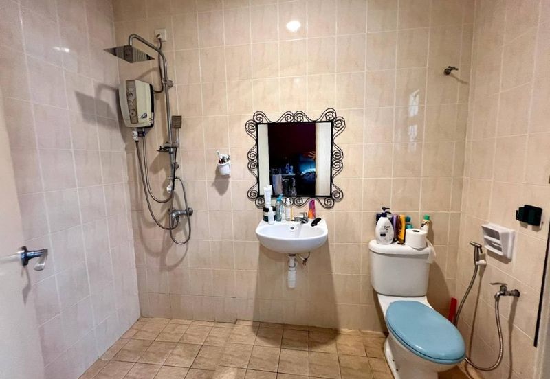 SPACIOUS ENDLOT & RENOVATED   Double Storey Superlink Jalan Jeriji, Bukit Jelutong For Sale!