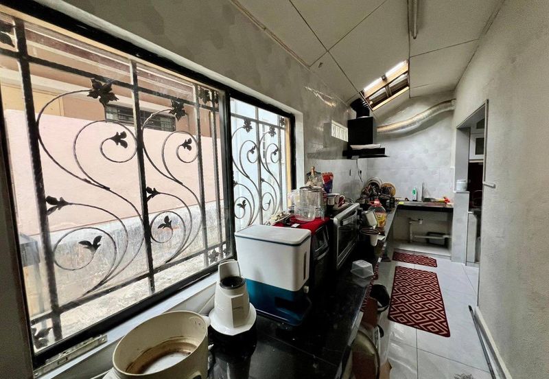 SPACIOUS ENDLOT & RENOVATED   Double Storey Superlink Jalan Jeriji, Bukit Jelutong For Sale!