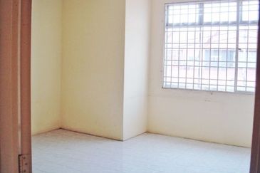 RENOVATED NON BUMI 2 Storey Terrace House SP4 Bandar Saujana Putra