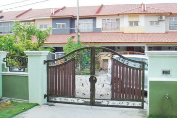 RENOVATED NON BUMI 2 Storey Terrace House SP4 Bandar Saujana Putra