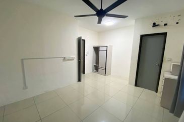 RENOVATED + EXTENDED KITCHEN Double Storey Irama Perdana LBS Alam Perdana, Puncak Alam For Sale!