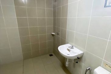 RENOVATED + EXTENDED KITCHEN Double Storey Irama Perdana LBS Alam Perdana, Puncak Alam For Sale!