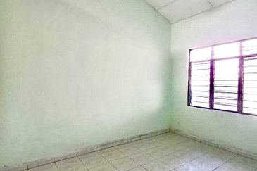 (RENOVATED & OPEN TITLE) TMN SRI MAHSAN, BAHAU, N.SEMBILAN