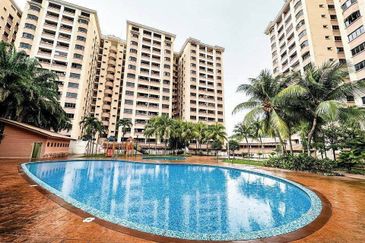 CORNER LOT WALKING DISTANCE TO GOMBAK LRT STATION Putra Villa Condominium Taman Melati, Kuala Lumpur For Sale!