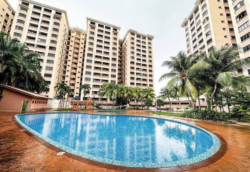 CORNER LOT WALKING DISTANCE TO GOMBAK LRT STATION Putra Villa Condominium Taman Melati, Kuala Lumpur For Sale!