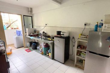 CORNER LOT WALKING DISTANCE TO GOMBAK LRT STATION Putra Villa Condominium Taman Melati, Kuala Lumpur For Sale!