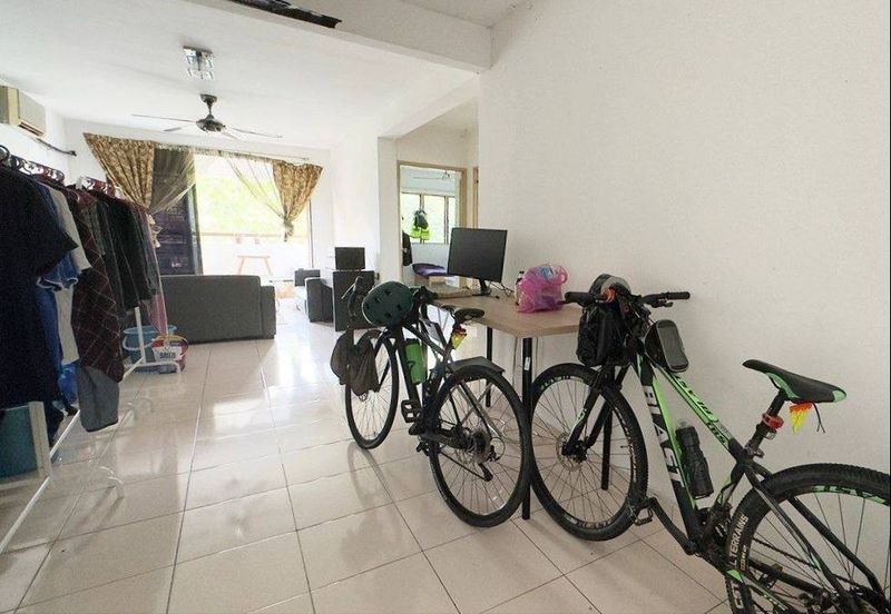 CORNER LOT WALKING DISTANCE TO GOMBAK LRT STATION Putra Villa Condominium Taman Melati, Kuala Lumpur For Sale!