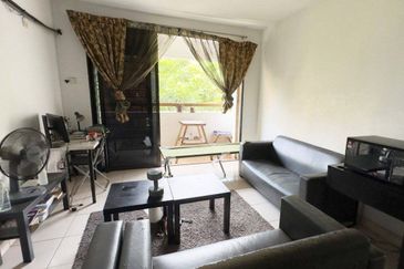 CORNER LOT WALKING DISTANCE TO GOMBAK LRT STATION Putra Villa Condominium Taman Melati, Kuala Lumpur For Sale!