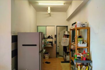 LAKE VIEW & GOOD FOR INVESTMENT Pangsapuri Damai, Taman Sri Muda, Seksyen 25 Shah Alam For Sale!