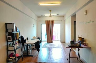 LAKE VIEW & GOOD FOR INVESTMENT Pangsapuri Damai, Taman Sri Muda, Seksyen 25 Shah Alam For Sale!