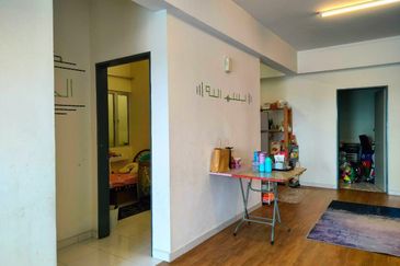 LAKE VIEW & GOOD FOR INVESTMENT Pangsapuri Damai, Taman Sri Muda, Seksyen 25 Shah Alam For Sale!