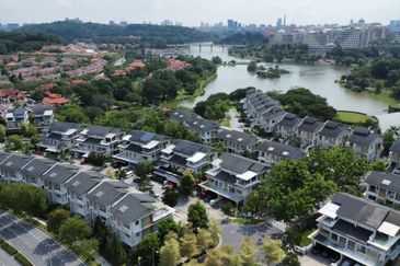 CORNER EXCELLENT LUXURY UNIT with SOPHISTICATED DESIGN . 2.5 Storey Bungalow Danau Mutiara @ Presint 16 Putrajaya 
