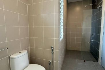 CORNER EXCELLENT LUXURY UNIT with SOPHISTICATED DESIGN . 2.5 Storey Bungalow Danau Mutiara @ Presint 16 Putrajaya 