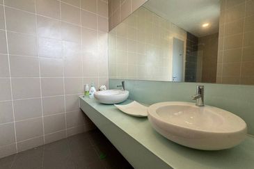 CORNER EXCELLENT LUXURY UNIT with SOPHISTICATED DESIGN . 2.5 Storey Bungalow Danau Mutiara @ Presint 16 Putrajaya 