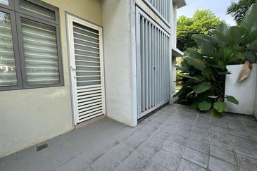 CORNER EXCELLENT LUXURY UNIT with SOPHISTICATED DESIGN . 2.5 Storey Bungalow Danau Mutiara @ Presint 16 Putrajaya 