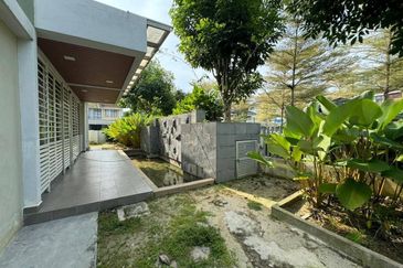 CORNER EXCELLENT LUXURY UNIT with SOPHISTICATED DESIGN . 2.5 Storey Bungalow Danau Mutiara @ Presint 16 Putrajaya 