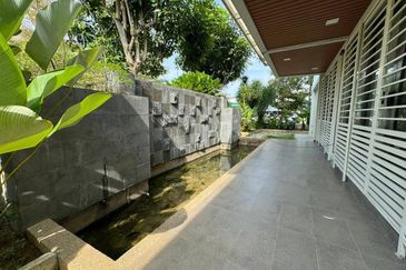 CORNER EXCELLENT LUXURY UNIT with SOPHISTICATED DESIGN . 2.5 Storey Bungalow Danau Mutiara @ Presint 16 Putrajaya 