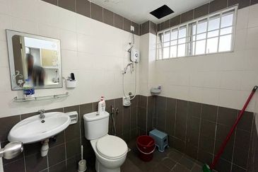 BELOW MARKET VALUE & RENOVATED  Double Storey Desa Alam Seksyen U12, Shah Alam 