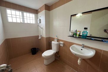 BELOW MARKET VALUE & RENOVATED  Double Storey Desa Alam Seksyen U12, Shah Alam 