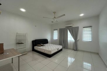 BELOW MARKET VALUE & RENOVATED  Double Storey Desa Alam Seksyen U12, Shah Alam 