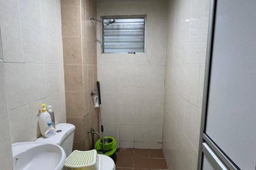 GROUND FLOOR UNIT! Nilam Puri Condominium, Bandar Bukit Puchong 2 For Sale