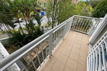 CORNER FACING OPEN, SPACIOUS 5 BIG ROOMS  Double Storey CORNER LOT Taman Bandar Senawang, Seremban 