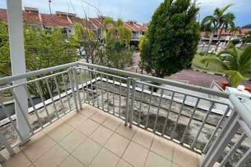 CORNER FACING OPEN, SPACIOUS 5 BIG ROOMS  Double Storey CORNER LOT Taman Bandar Senawang, Seremban 