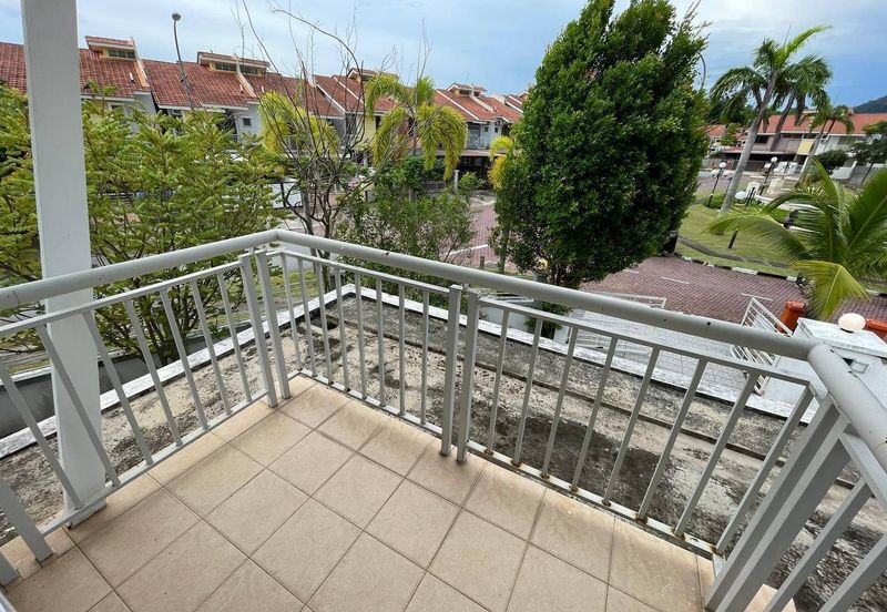 CORNER FACING OPEN, SPACIOUS 5 BIG ROOMS  Double Storey CORNER LOT Taman Bandar Senawang, Seremban 
