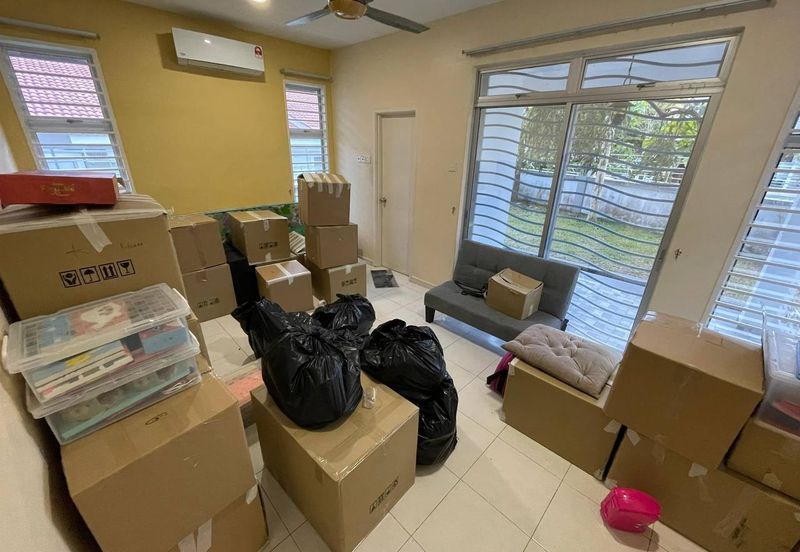 CORNER FACING OPEN, SPACIOUS 5 BIG ROOMS  Double Storey CORNER LOT Taman Bandar Senawang, Seremban 