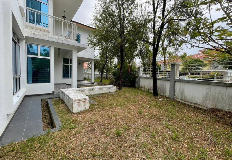 CORNER FACING OPEN, SPACIOUS 5 BIG ROOMS  Double Storey CORNER LOT Taman Bandar Senawang, Seremban 