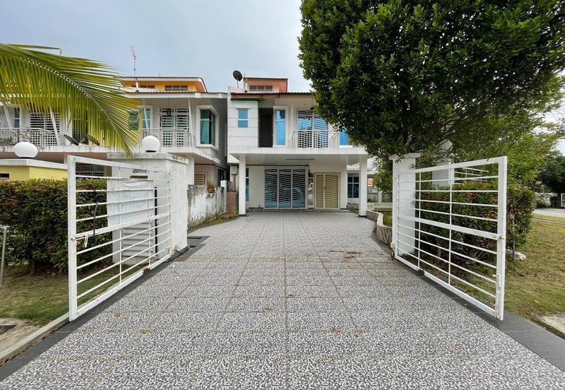 CORNER FACING OPEN, SPACIOUS 5 BIG ROOMS  Double Storey CORNER LOT Taman Bandar Senawang, Seremban 